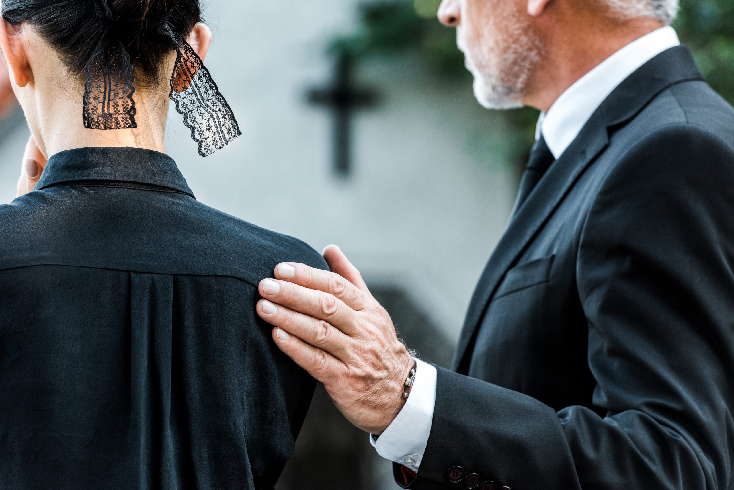informazioni utili Chi siamo uomo tocca donna durante funerale Onoranze funebri Gamberini