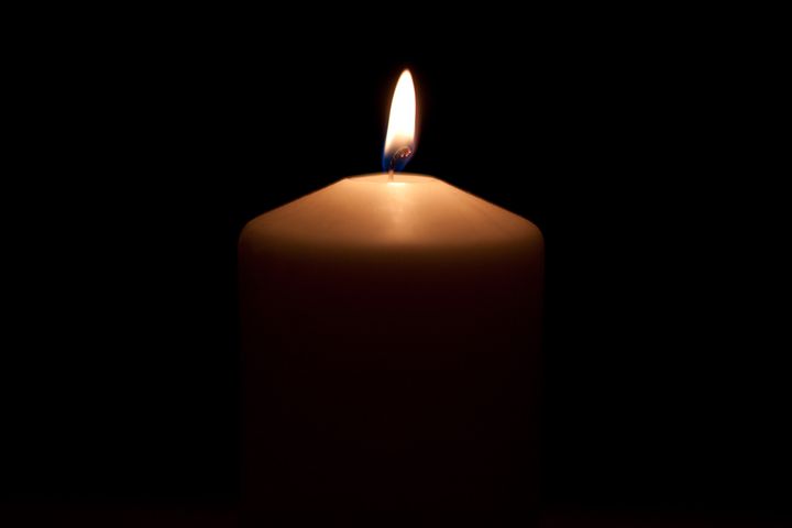 candela fiamma su nero Onoranze funebri Gamberini