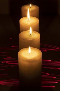 candele 4 su nero Onoranze funebri Gamberini
